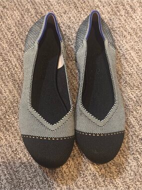 Rothy’s  Black & Gray round toe ballet flat. Size 9